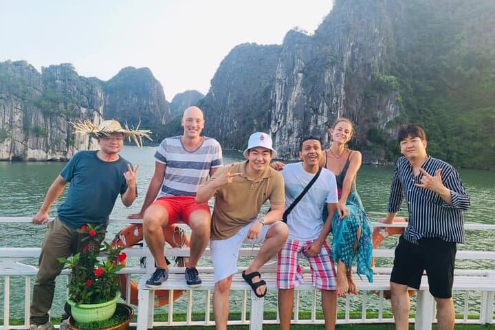 Mua Cave, Tam Coc & Ha Long Bay: 2-Day Northern Vietnam Express