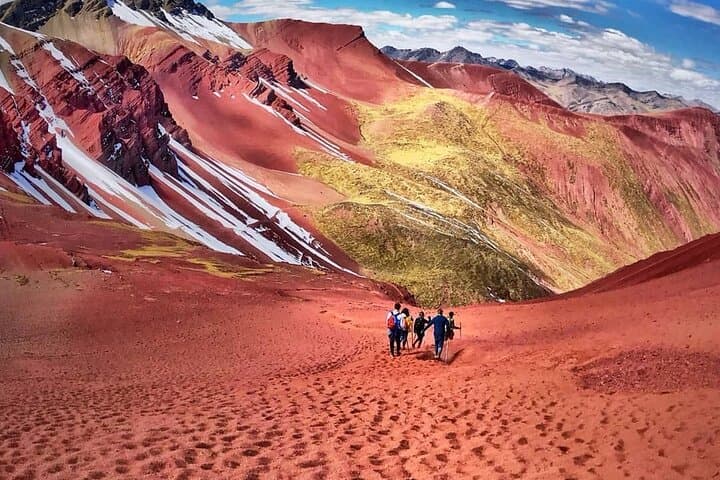Hiking Rainbow Mountain and Red Valley: High‑Altitude Day Trek from Cusco photo 5