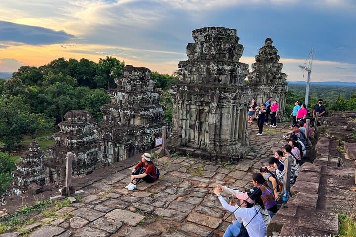 Angkor Wat Small-Group Tour: Bayon, Ta Prohm and Sunset at Phnom Bakheng with Lunch photo 5