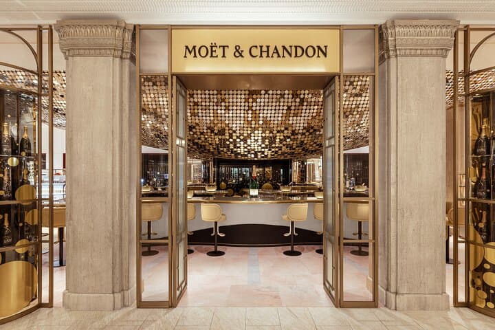 Private Royal Walk and Champagne at Harrods: St. James to Moët Experience photo 5