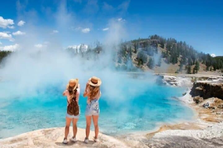 Yellowstone Old Faithful, Waterfalls & Wildlife Day Tour from Jackson Hole