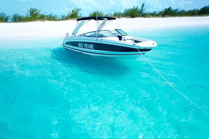 Providenciales Private Half-Day Snorkel & Island Hopping Charter (Afternoon) photo 3