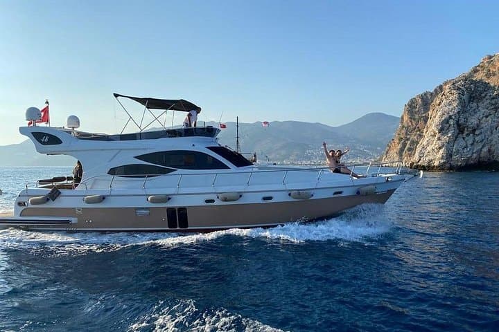Alanya Private Luxury Yacht Tour — 4-Hour All-Inclusive Coastal Cruise photo 1
