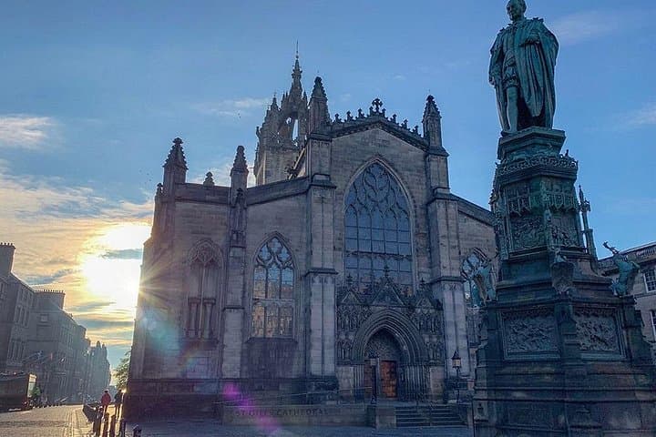 Exploring Edinburgh Old Town: Guided Historical Walking Tour of the Royal Mile photo 3