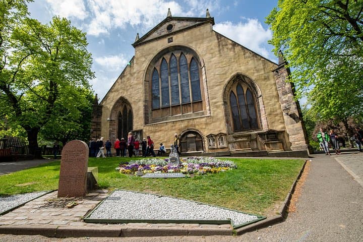 Exploring Edinburgh Old Town: Guided Historical Walking Tour of the Royal Mile photo 2