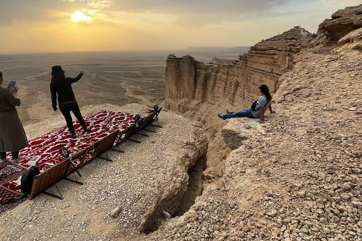 Edge of the World 4x4 Sunset Tour from Riyadh