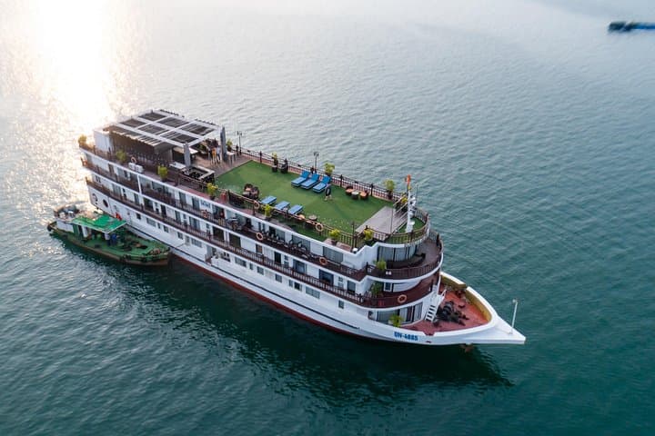 Amanda Cruise Ha Long Bay Explorer — 2-Day, 1-Night Sung Sot Cave & Ti Top