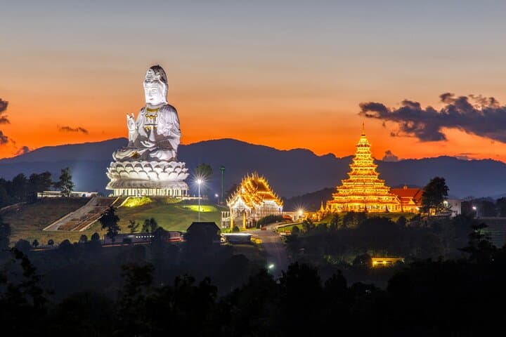 Chiang Rai by Night: Temples, Night Bazaar & Northern-Style Dinner photo 2