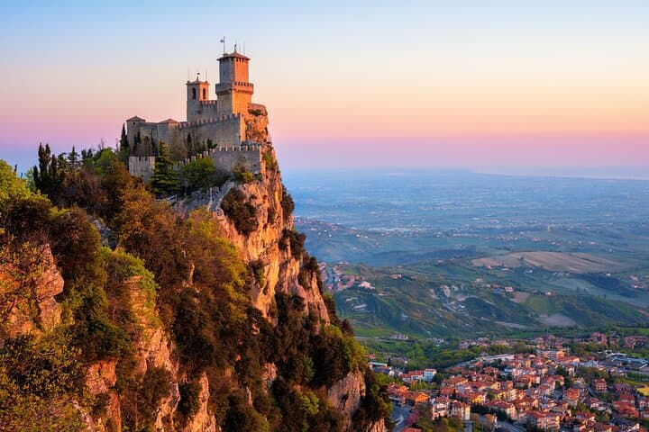 San Marino Private Day Tour with Lunch: Medieval Walls, Towers & Local Flavors