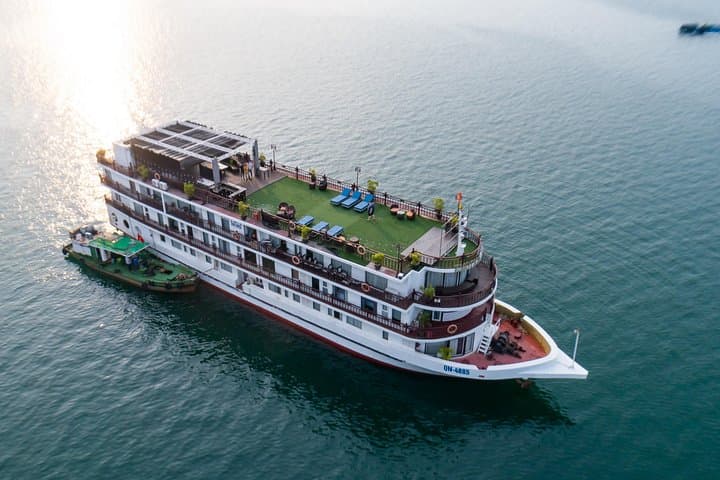 Amanda Cruise: Luxury 2-Day Halong Bay Overnight Cruise from Hanoi photo 1