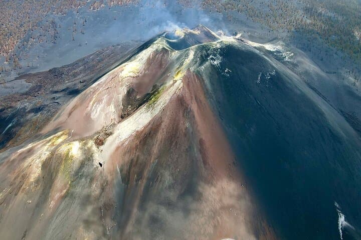 Discover La Palma's 2021 Tajogaite Eruption: Volcano Tour from Santa Cruz