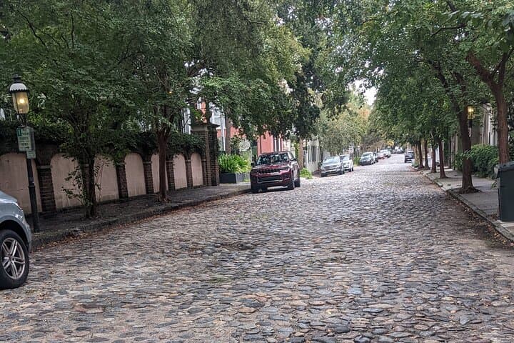 Charleston After Dark: Revolutionary Ghost Walk Along The Battery & Rainbow Row photo 6