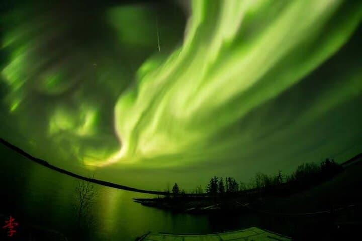 Yellowknife Aurora Tour: Night-Sky Chase with Camp, Hot Drinks & Photography Support photo 5