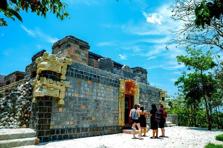 Maya Key Roatán: Secluded Island Day with Mayan Plaza, Snorkel & Animal Rescue photo 2