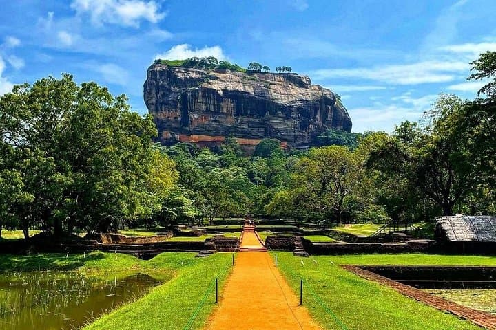 7-Day Private Sri Lanka Tour: Safari, Sigiriya & Hill Country photo 2