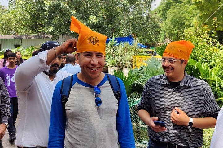 5 Senses Tour of Old and New Delhi: A Six‑Hour Immersive Cultural Walk with Workshops and Lunch photo 3