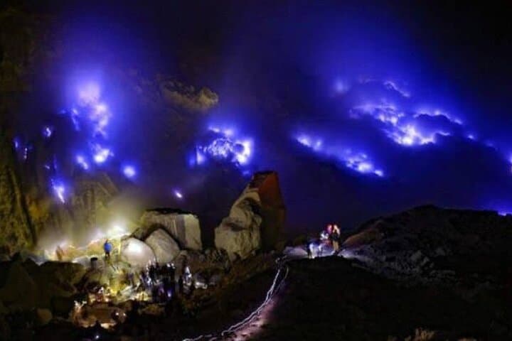 Mount Ijen Blue Fire Overnight Trek from Bali — Volcano Crater & Sunrise Hike photo 5