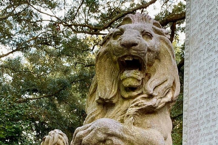 Savannah Historic District Walking Tour: Squares, Stories & Southern Architecture photo 4