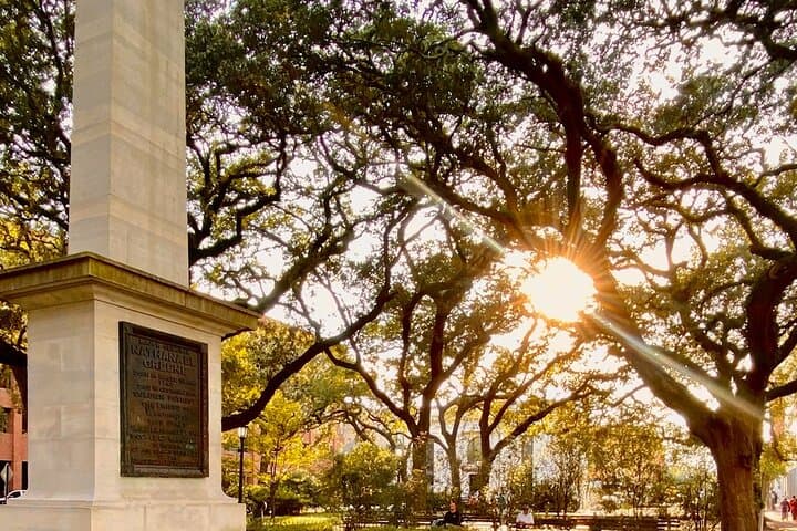 Savannah Historic District Walking Tour: Squares, Stories & Southern Architecture photo 5