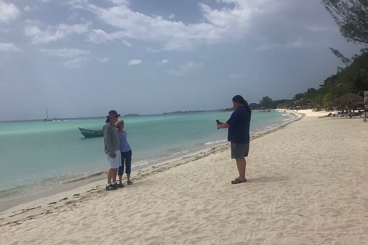 Private Custom Negril Day Tour: Seven Mile Beach, Rick's Cafe & Local Communities
