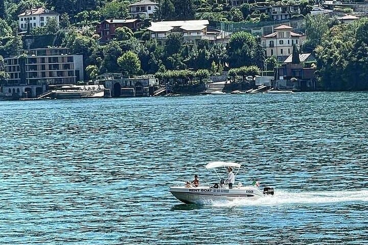 Lake Como 1‑Hour No‑License Boat Rental: Self‑Drive Cruise with 40hp Engine photo 3