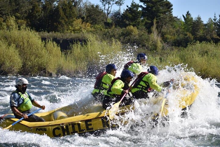 Winter Rafting on the Trancura River: 3-Hour Rafting Adventure from Pucón photo 4
