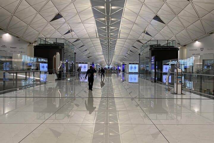 Make the Most of a Hong Kong Layover: 4-Hour Private City Tour