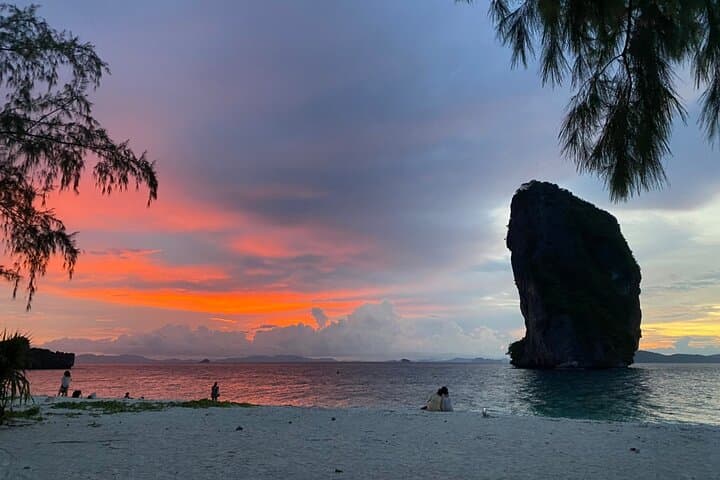 7-Islands Sunset Speedboat: Snorkel, Halal BBQ & Bioluminescent Plankton in Krabi photo 4