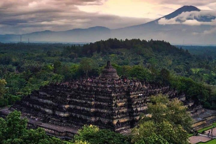 One-Day Yogyakarta Temples Tour — Borobudur, Prambanan & Plaosan photo 1
