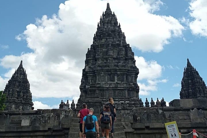 One-Day Yogyakarta Temples Tour — Borobudur, Prambanan & Plaosan photo 2