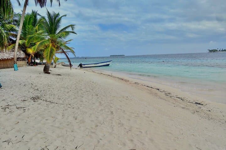 San Blas 2-Day Private Cabin on Isla Ina — Snorkel, Culture & Beach Camping photo 2