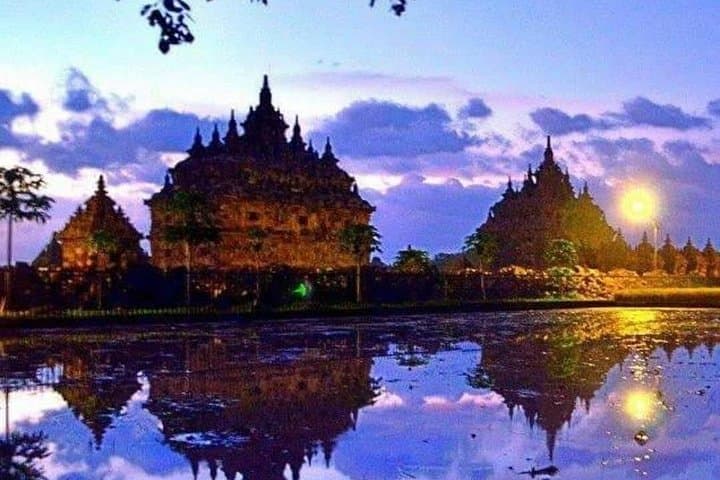 One-Day Yogyakarta Temples Tour — Borobudur, Prambanan & Plaosan photo 4