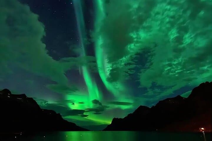 3-Day Northern Lights Tour from Whitehorse, Yukon — Aurora Viewing & Winter Activities photo 2
