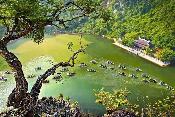 One-Day Ninh Binh Circuit: Bai Dinh, Trang An & Mua Cave photo 3