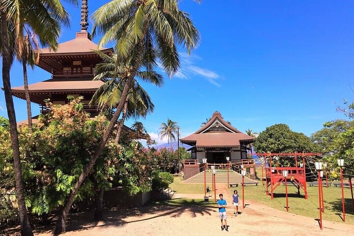 Oahu Cultural Immersion: Kimono Dressing, Temple Blessing & Waikiki Sushi photo 4