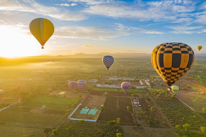 Sunrise Hot-Air Balloon Over Teotihuacán with Buffet Breakfast photo 6