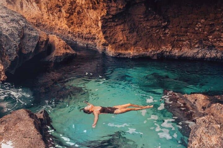 Sunrise Hike to Conchi Natural Pool — Aruba Coastal Hike, Swim & Turtle Spotting photo 1