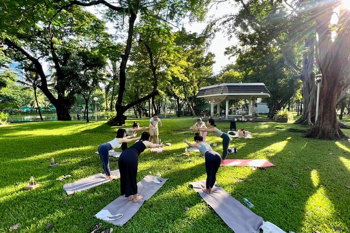 Morning Yoga in Lumphini Park: Bangkok City-Center Flow photo 1