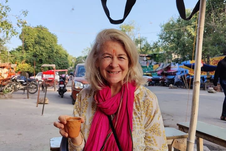Delhi by Dawn: Secret Morning Tour with Traditional Breakfast and Urdu Workshop photo 4