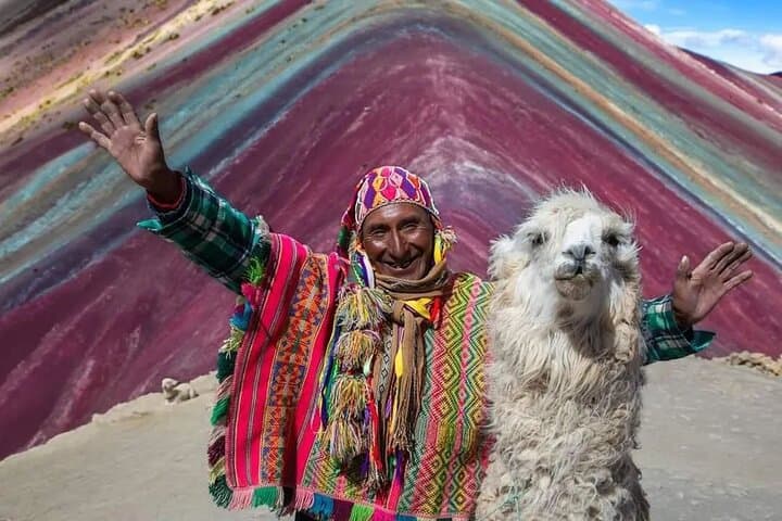 Early-Morning Rainbow Mountain Trek: Full-Day Hike from Cusco