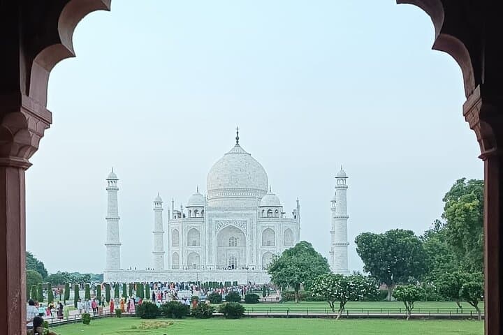 Sunrise to Sunset: One-Day Agra Trip to the Taj Mahal and Agra Fort photo 3