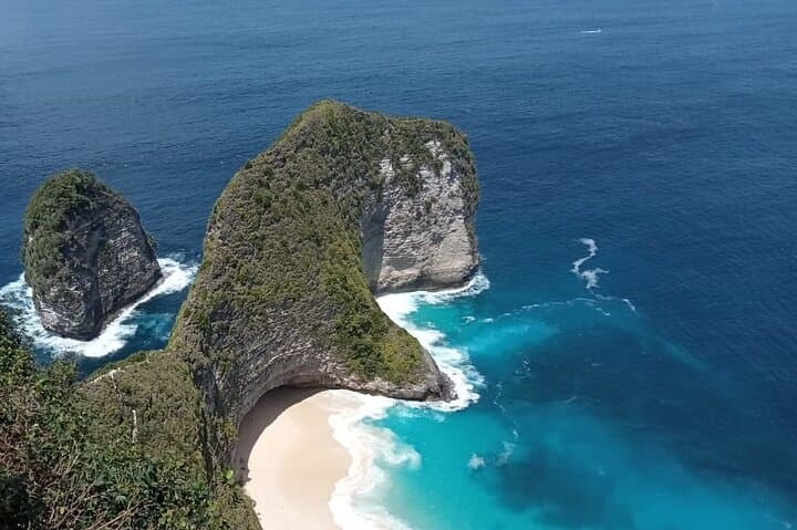 Discover West Nusa Penida: An All-Inclusive Island Tour Adventure photo 2