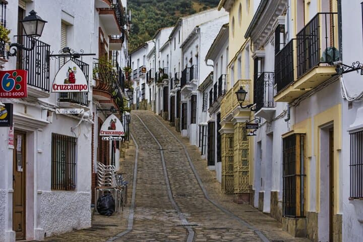 Private 3-Hour Cadiz Walking Tour: Historic Centre, La Caleta & Cathedral photo 2