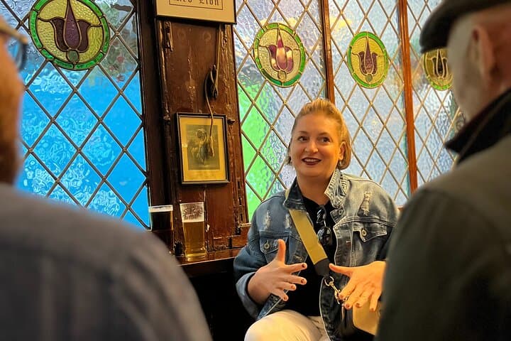 Royal Historic Pubs Walking Tour in London — Hidden Palace Taverns & Beer Tasting photo 4