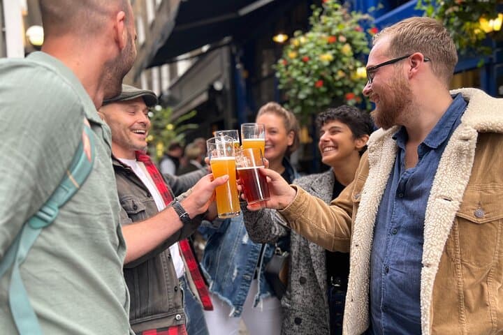 Royal Historic Pubs Walking Tour in London — Hidden Palace Taverns & Beer Tasting photo 1