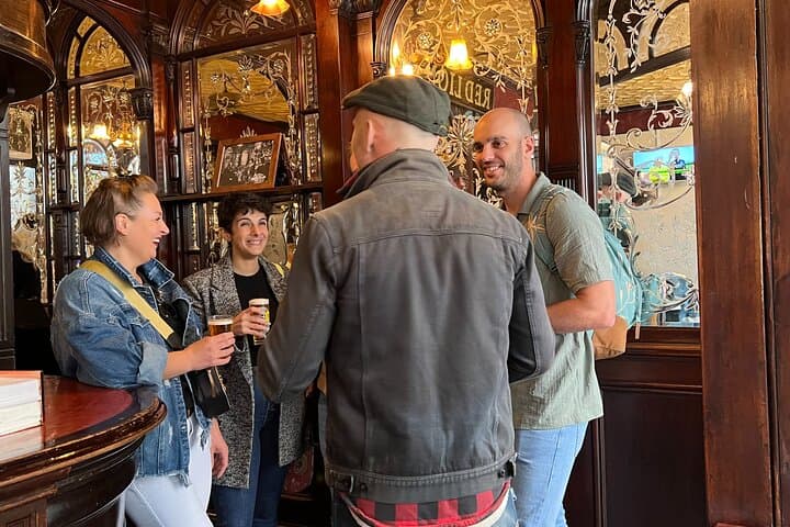 Royal Historic Pubs Walking Tour in London — Hidden Palace Taverns & Beer Tasting photo 3