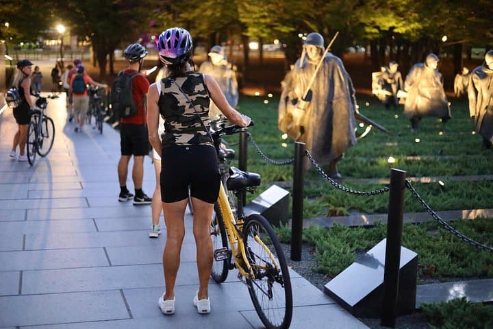 Evening Bike Tour of Washington DC Monuments: Sites at Night Guided Ride photo 1