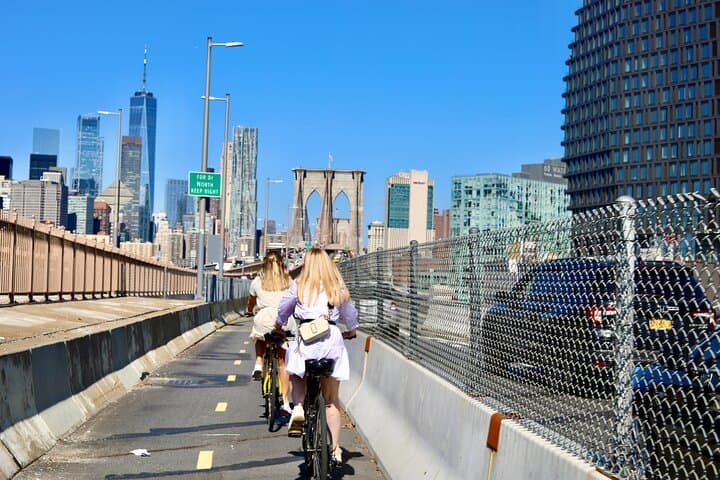 Brooklyn Bridge & Waterfront: 2-Hour Guided Bike Tour in NYC photo 3