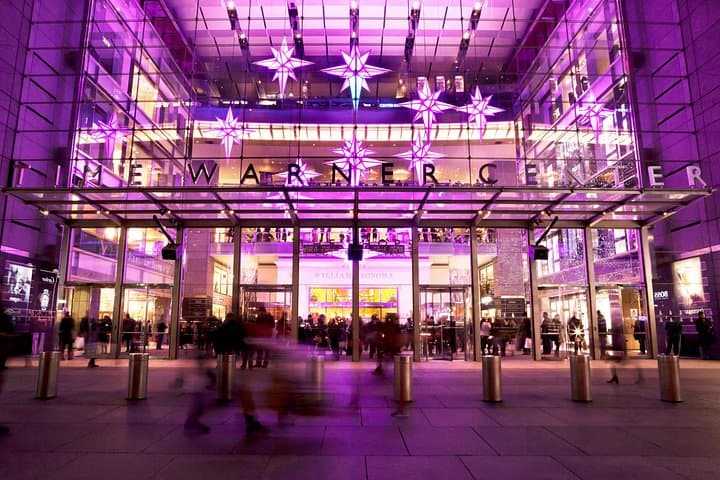 Private Holiday Lights and Movie Sites Tour in NYC photo 3