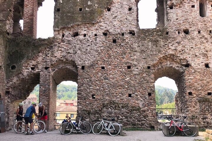 E‑Bike Loop from Villafranca to Borghetto: Scaliger Castles & Countryside (25 km) photo 6